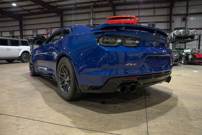 2021 Chevrolet Camaro ZL1 - photo 2