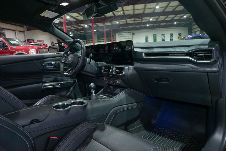 2024 Ford Mustang GT - photo 10
