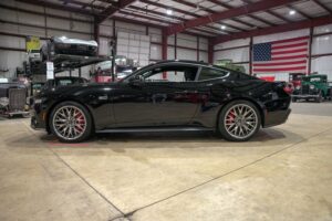 2024 Ford Mustang GT - photo 2
