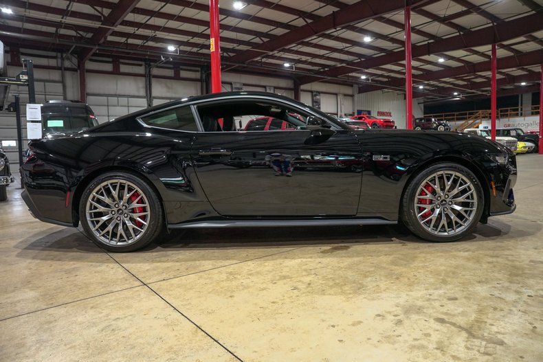 2024 Ford Mustang GT - photo 6