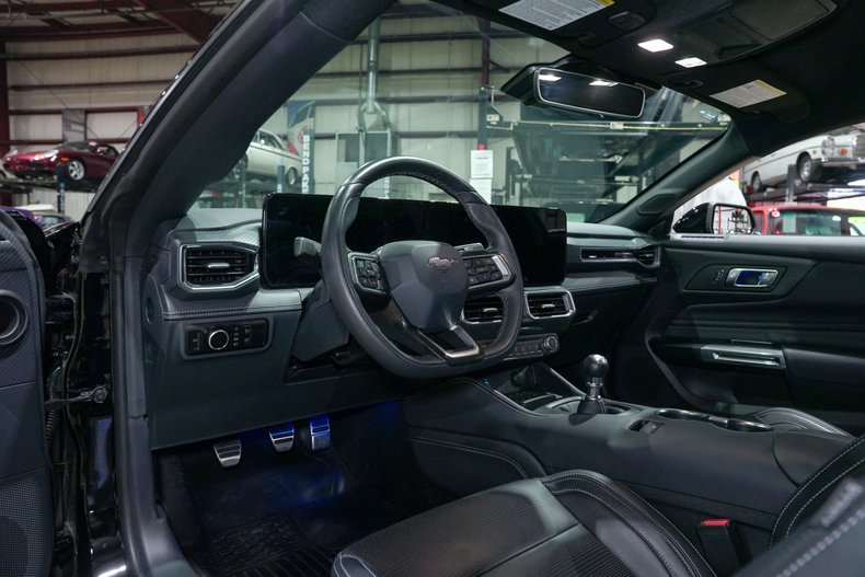 2024 Ford Mustang GT - photo 9