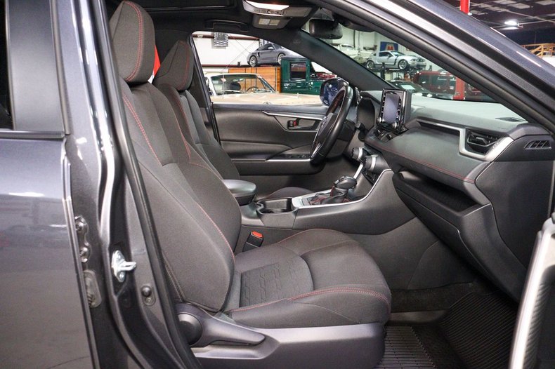 2021 Toyota RAV4 Prime - photo 9