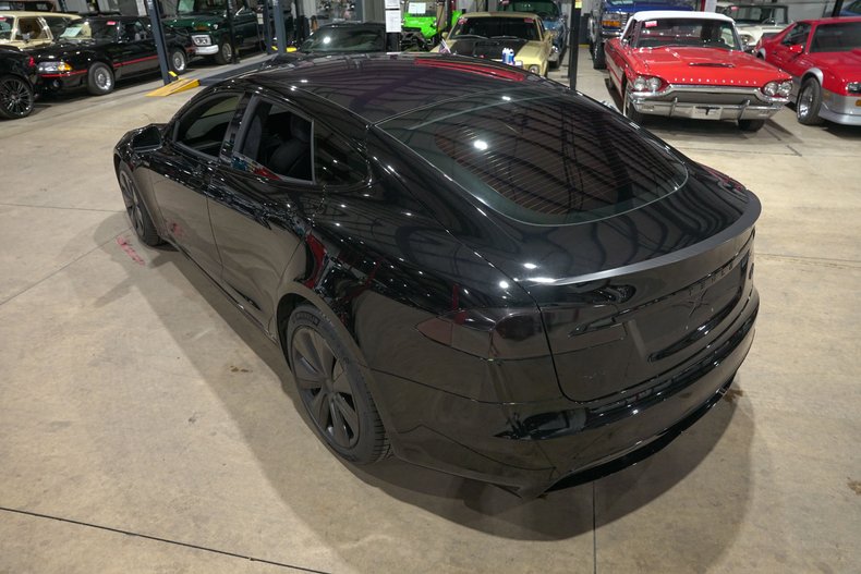 2022 Tesla Model S Plaid - photo 8