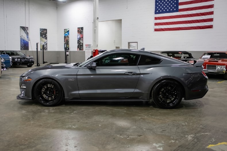 2021 Ford Mustang GT - photo 2